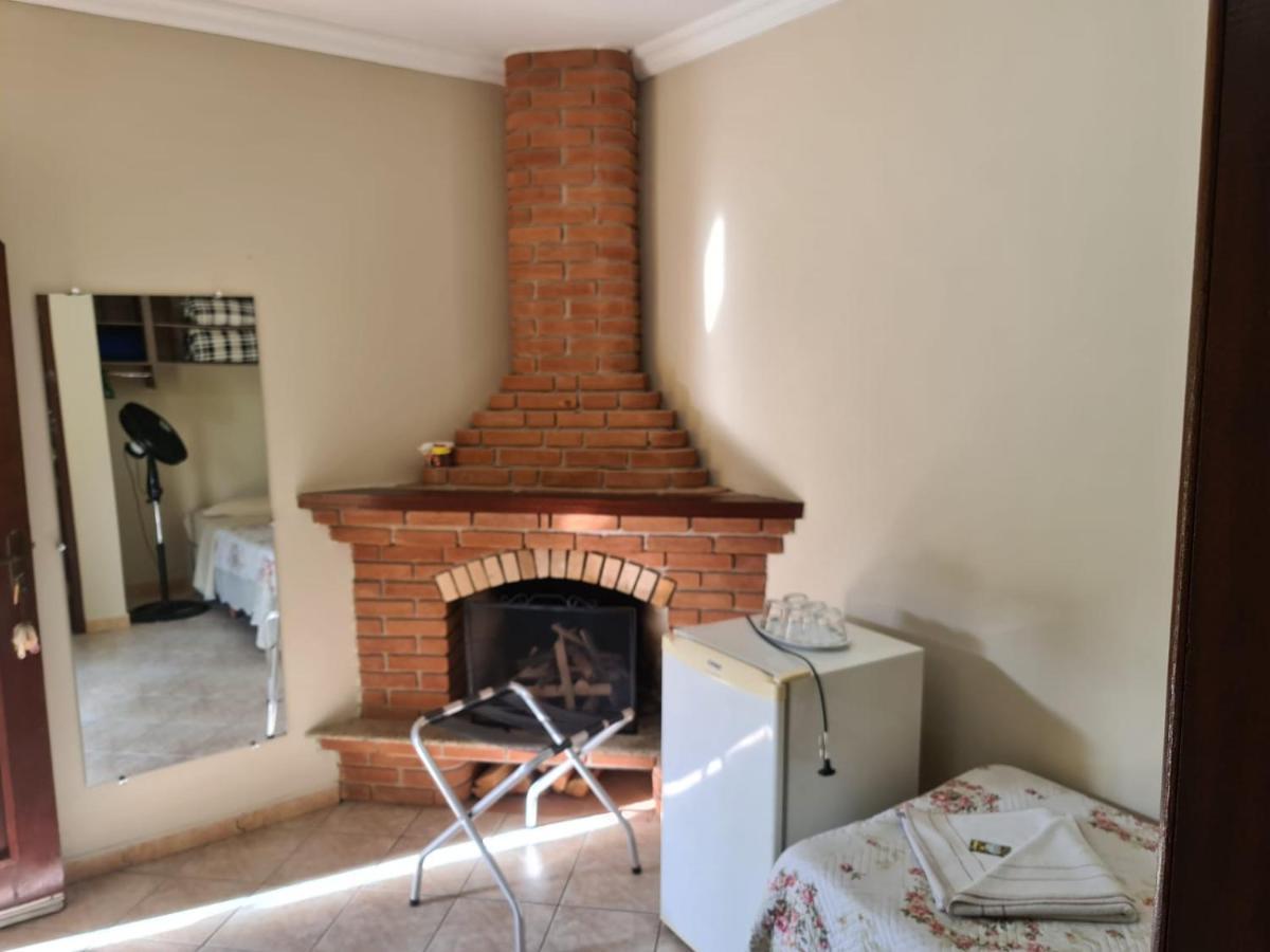 Pousada Nossa Senhora Penedo  Buitenkant foto A fireplace in a guest room at the hotel