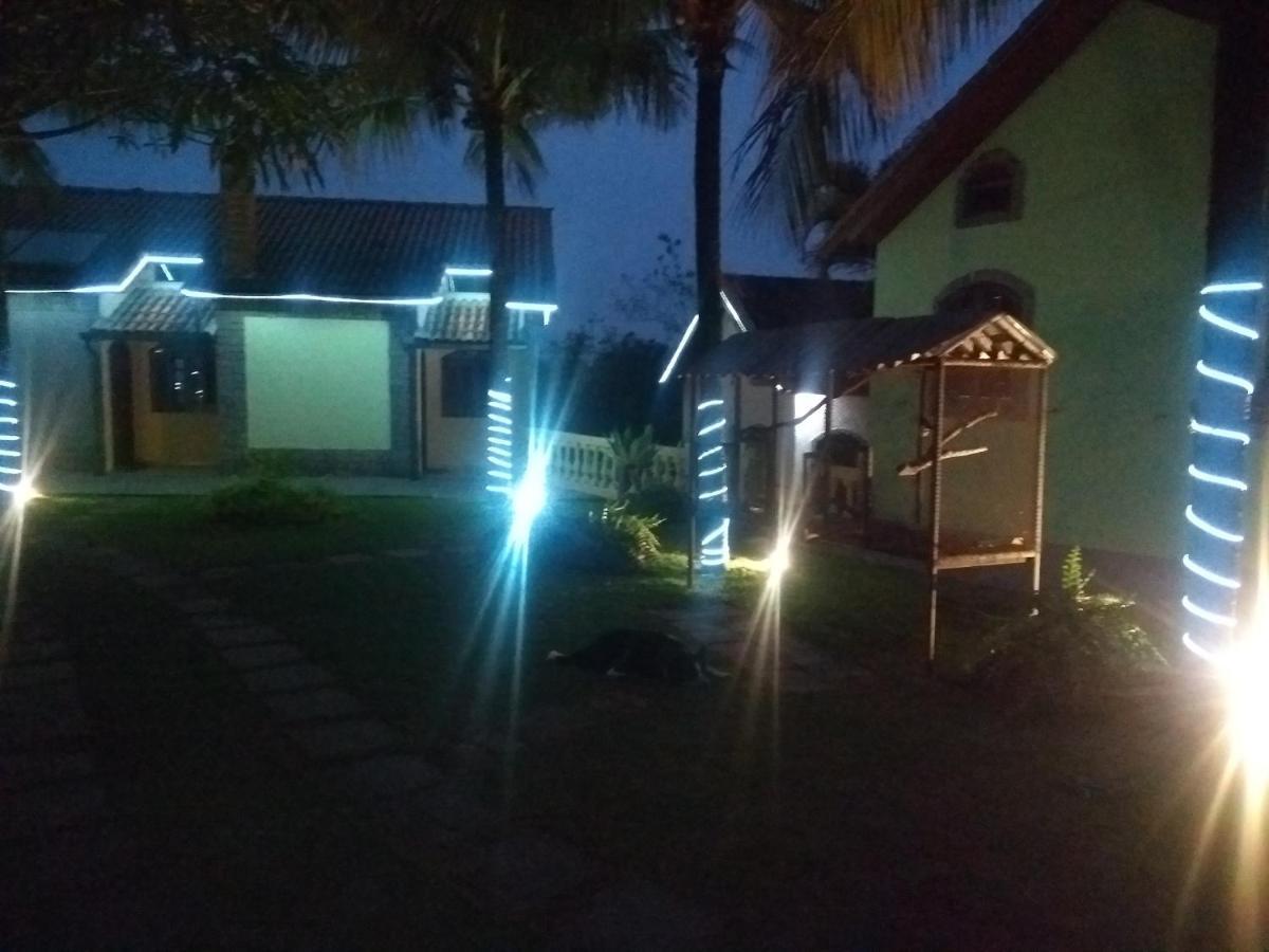 Pousada Nossa Senhora Penedo  Buitenkant foto A view of the resort at night